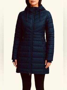 Lolë packable jacket like new! Size large dark blue